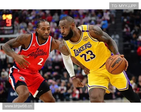 《NBA精彩瞬间回顾 球星们的经典表现与震撼时刻》 - 副本 (3)